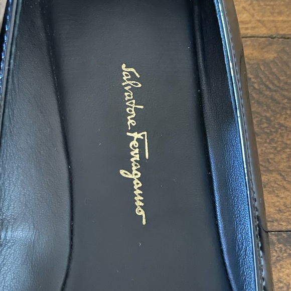 Salvatore Ferragamo black patent leather ballet flats. Size 7 - Picture 6 of 13